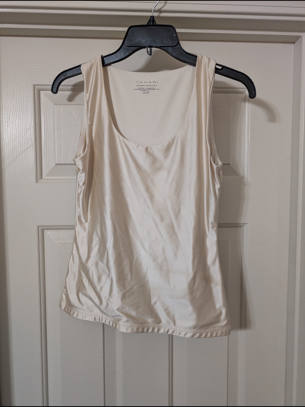 Tahari Ivory Satin Scoop Neck Tank